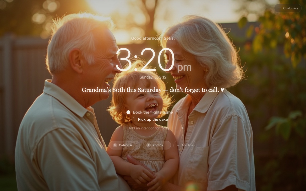Pestaña nueva de Fondly: abuelos y su nieto a la hora dorada detrás de un recordatorio de mensaje personal